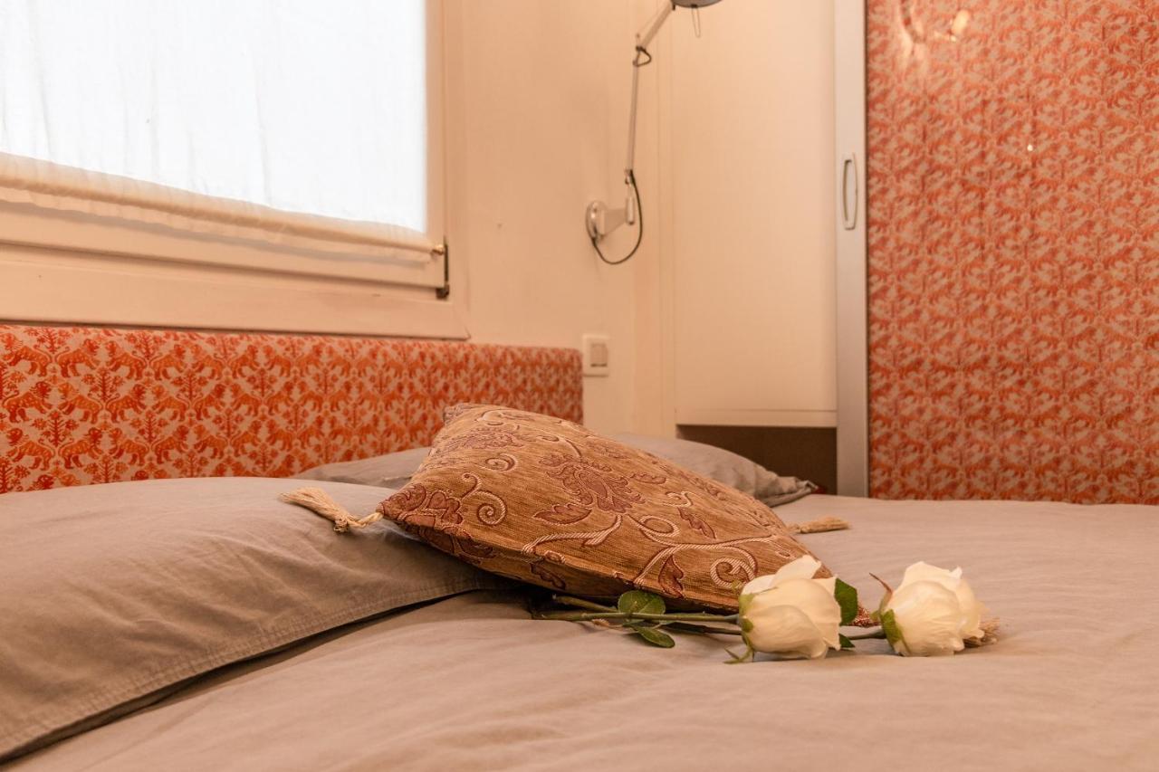 Gold And Red - The Venetian Style With Terrace Apartamento Venecia