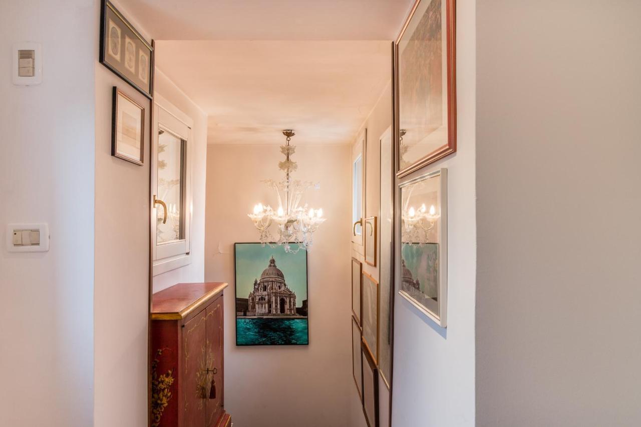 Gold And Red - The Venetian Style With Terrace Apartamento *