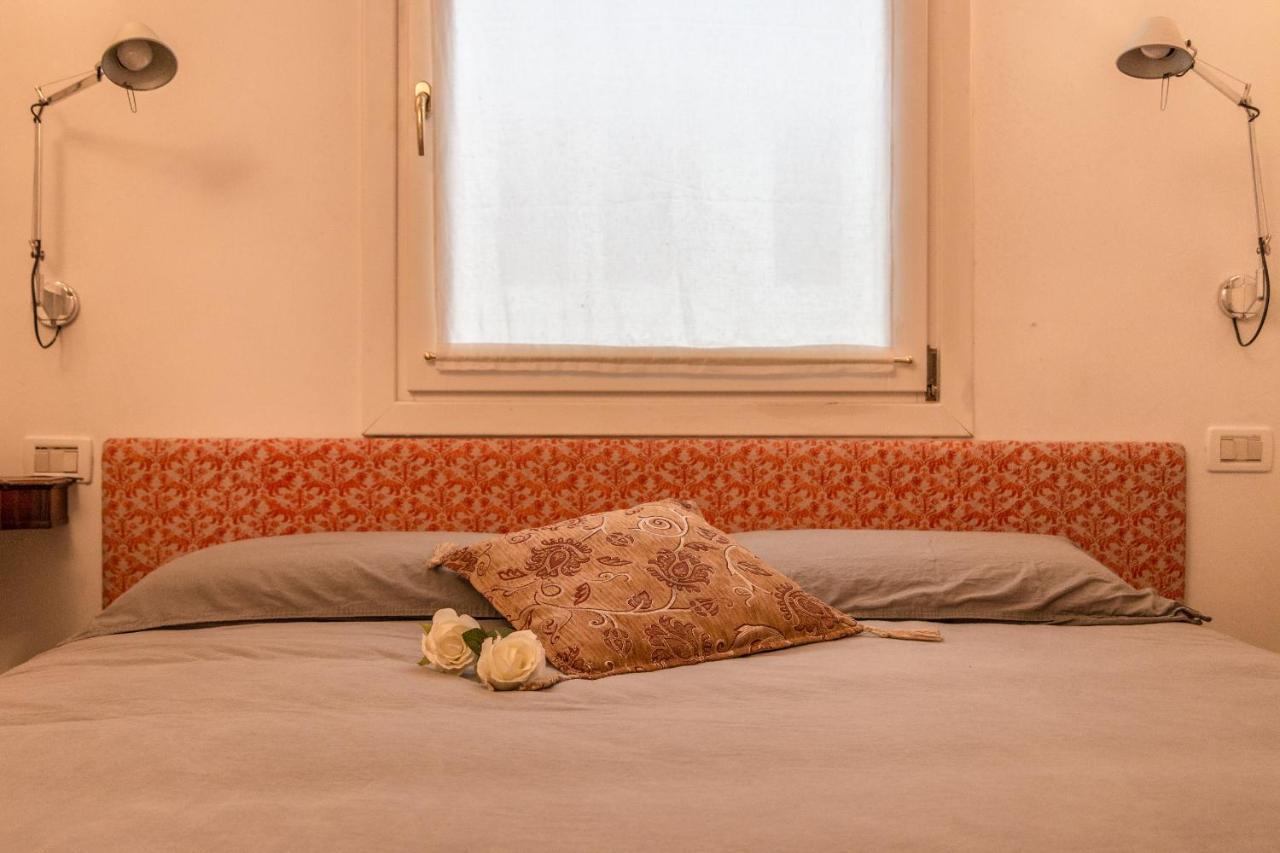 Gold And Red - The Venetian Style With Terrace Apartamento *