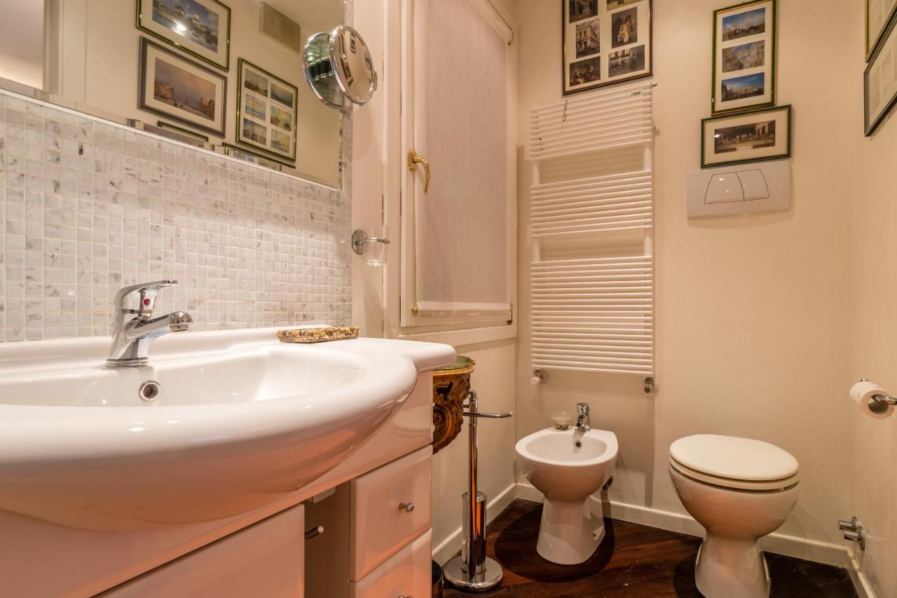 Gold And Red - The Venetian Style With Terrace Appartamento